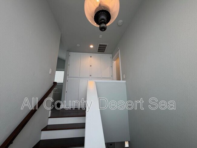 Building Photo - 621 8th St