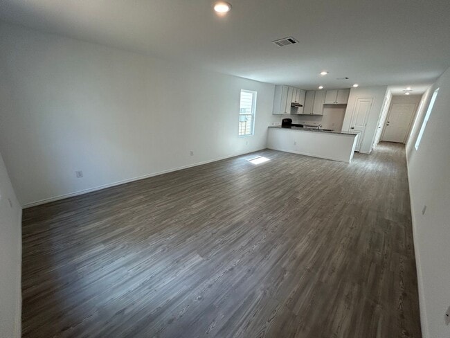 Building Photo - Rare Find: Affordable 3BR Ready for Immediate Move-In- Apartment-Style Living Without The Apartment!