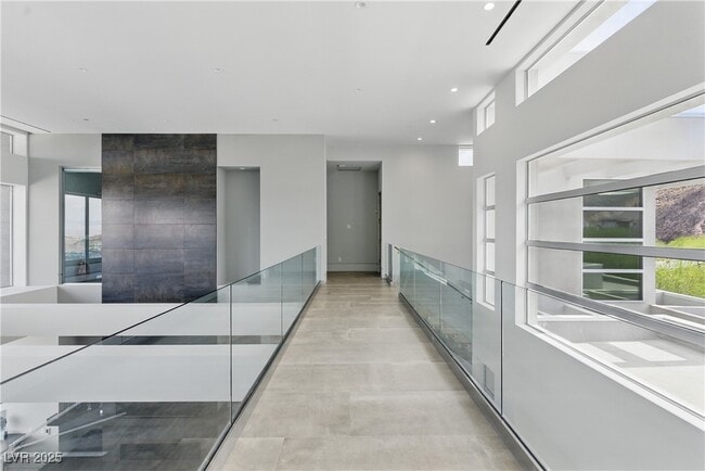 Building Photo - 5 Rockstream Dr