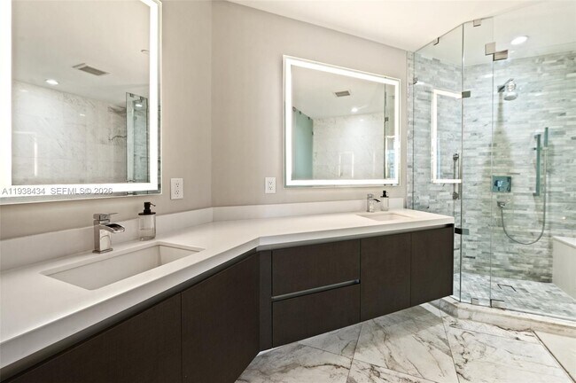 Building Photo - 851 NE 1st Ave