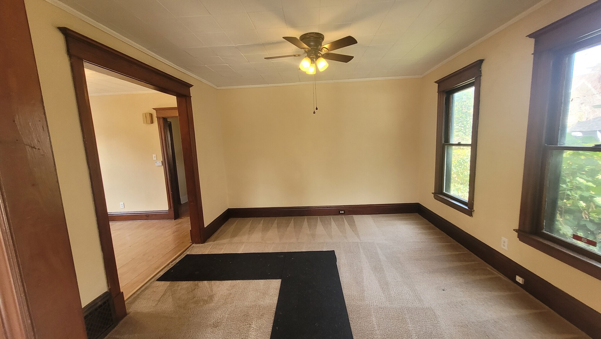 Building Photo - 1822 Charles St