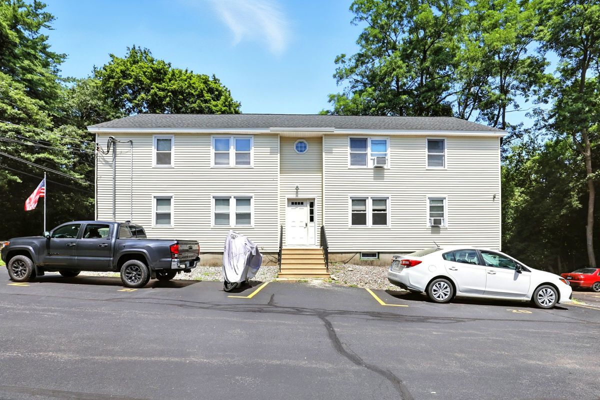 Building Photo - 859 Mammoth Rd