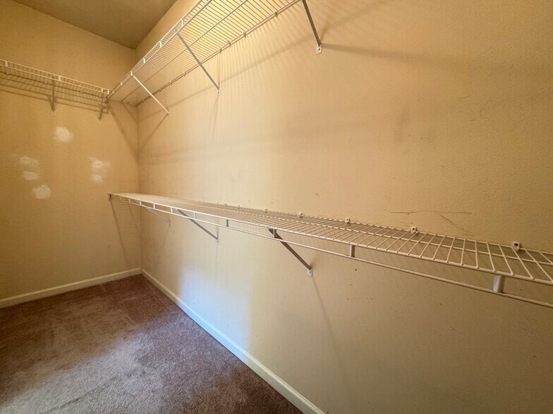 Building Photo - 5578 Arialo Dr