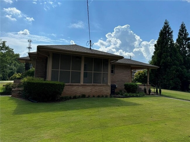 Building Photo - 5005 Lower Roswell Rd