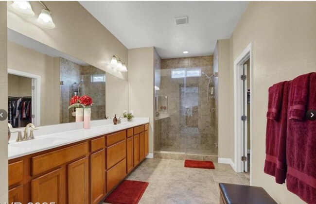 Building Photo - 4630 Summer Azure St