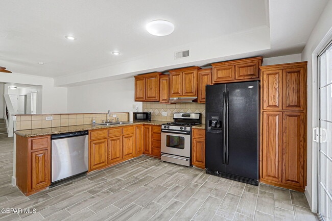 Building Photo - 7235 Royal Arms Dr