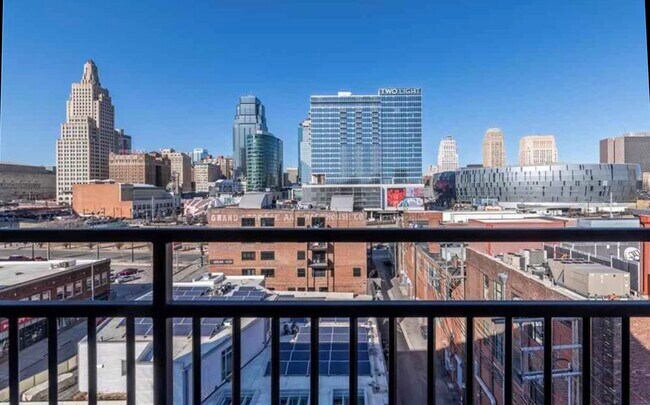 Building Photo - 1535 Walnut St Unit 701