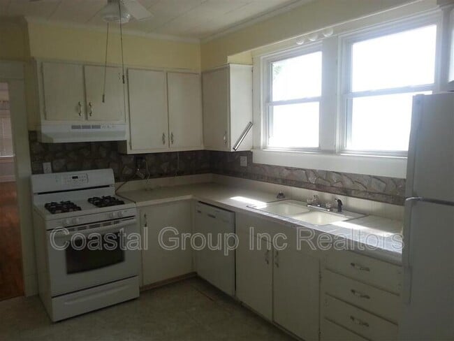 Building Photo - 141 E Ocean Ave