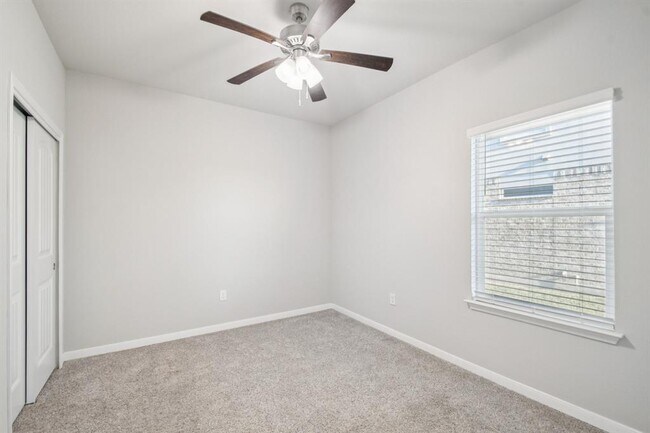 Building Photo - 1801 Fairhaven Gtwy