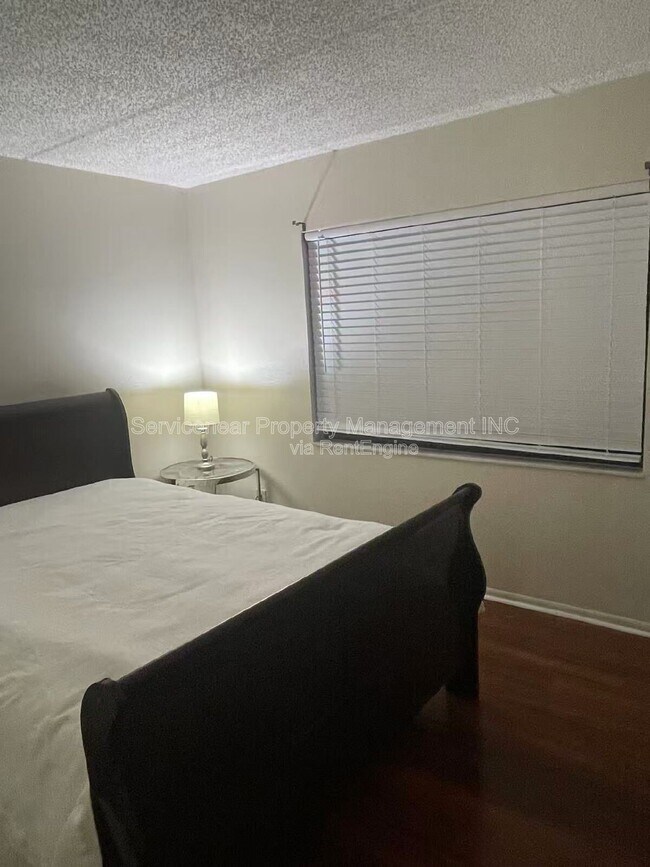 Building Photo - 217 Woodlake Wynde