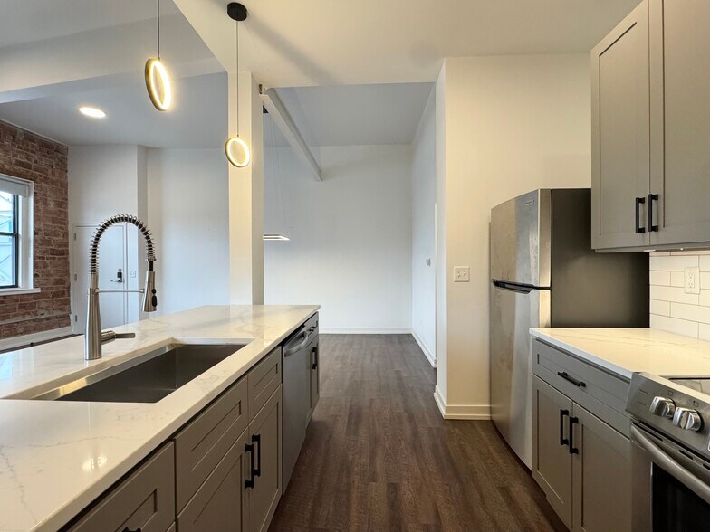 Building Photo - 1211 W 27th St