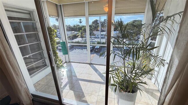 Building Photo - 3040 NE 16th Ave