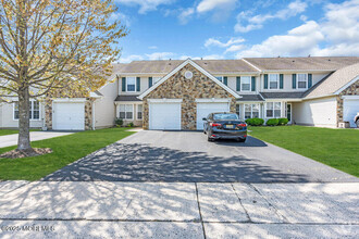 Building Photo - 202 Iris Way
