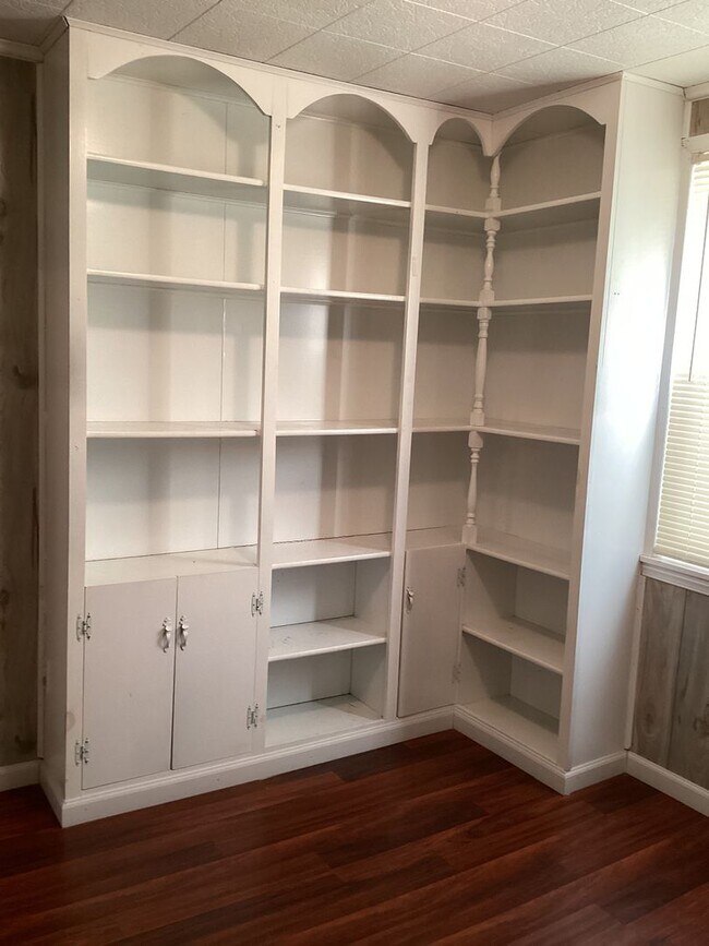 Building Photo - 224 W North St