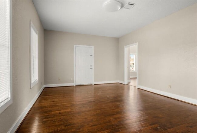 Building Photo - 304 Delmar St