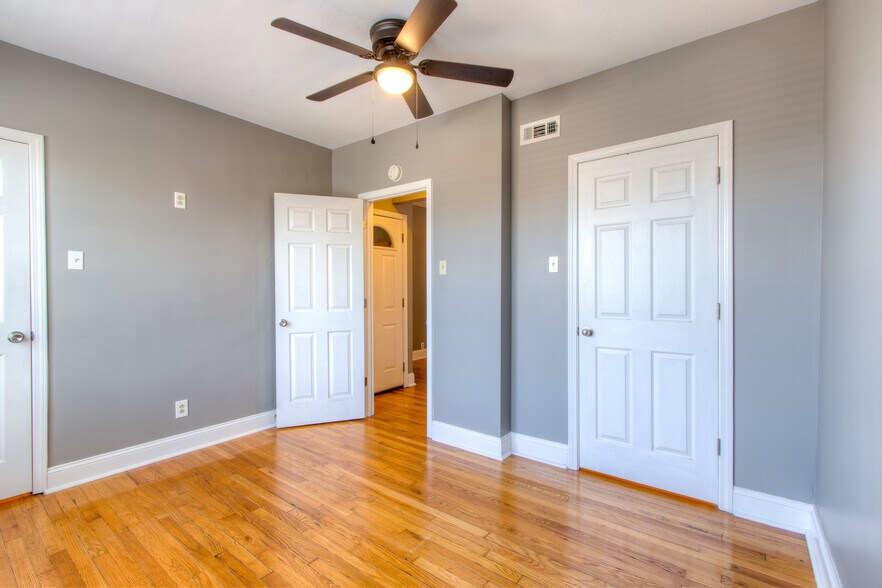 Building Photo - 5012 Chippewa St