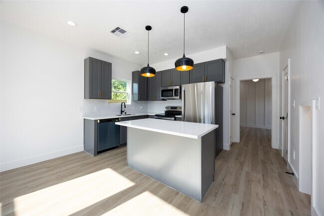 Building Photo - 5605 Tommye St