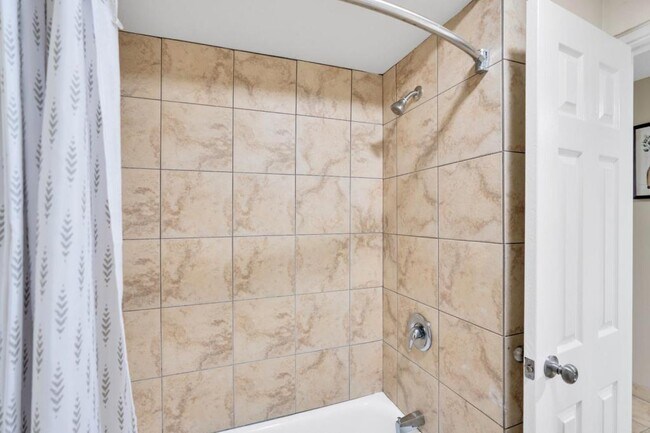 Building Photo - 905 Providence Blvd