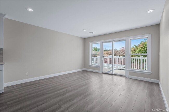 Building Photo - 110 School St