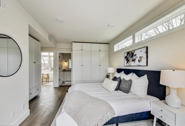 Building Photo - Stunning 2 Bed plus Den/ 2 Bath! New Const...