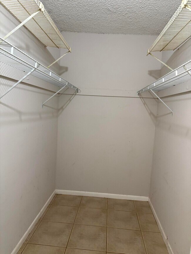 Building Photo - 128 Norwich F