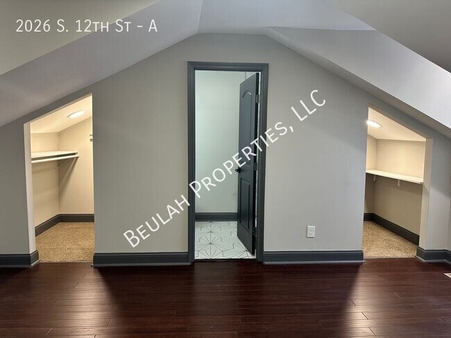 Building Photo - Walkable Soulard 2bd/2ba Townhouse