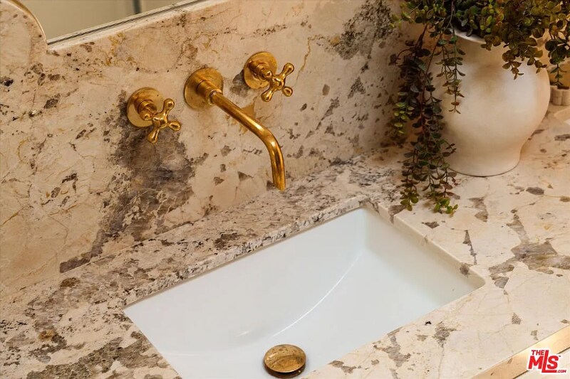 Building Photo - 5031 Townsend Ave