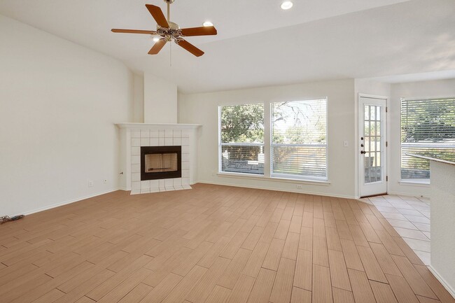 Building Photo - Beautiful in Brushy Creek!