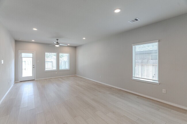 Building Photo - 9327 Colonial Bent Pl
