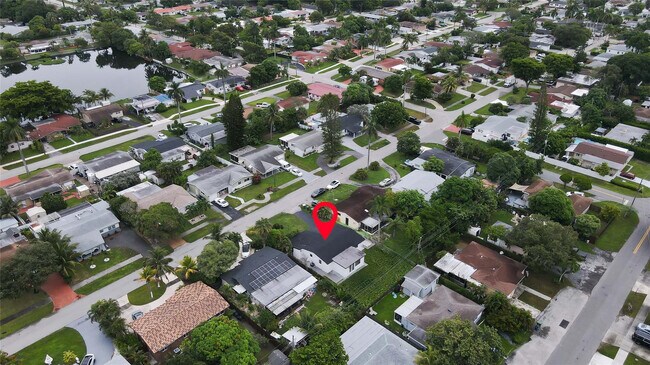 Building Photo - 713 SW 4th Ct