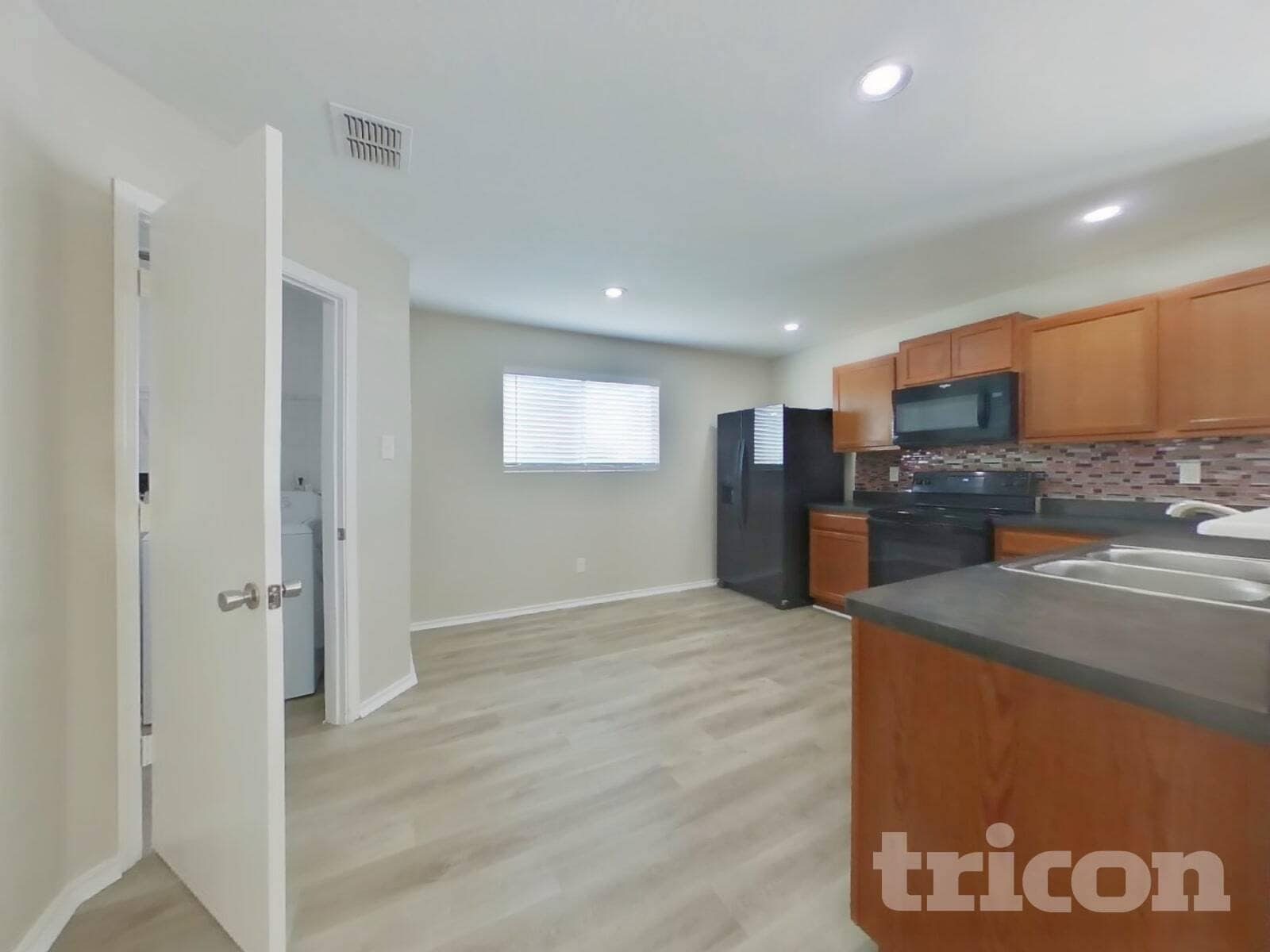 Building Photo - 5003 Mustang View