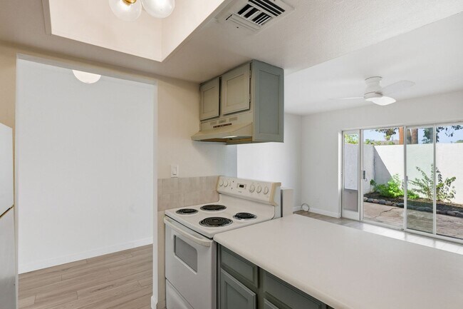 Building Photo - Short-Term Rentals OK *** Less than 2 mile...