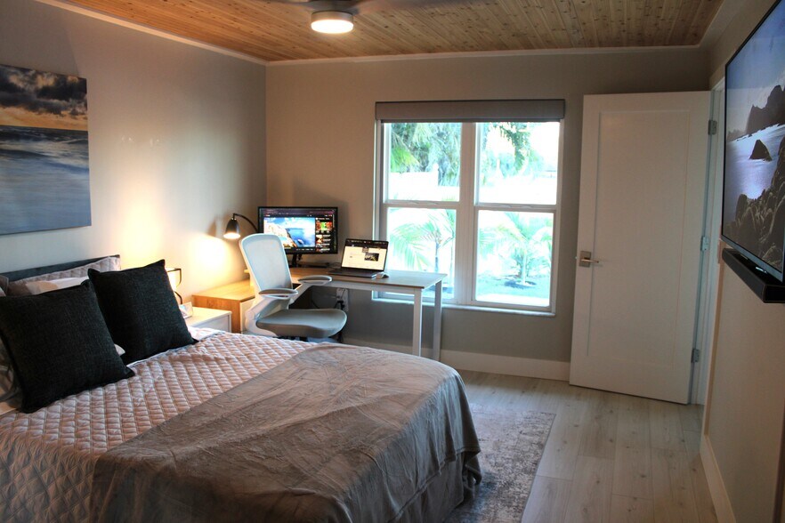 Building Photo - 229 Palm Is NW