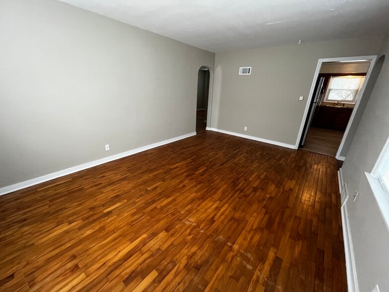 Building Photo - 418 W Lakewood Blvd