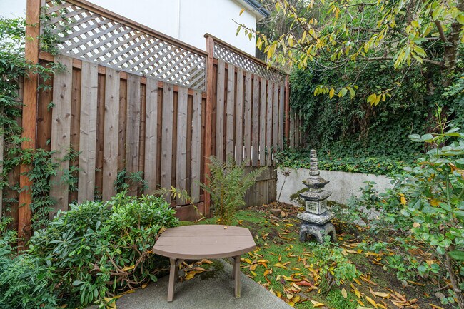 Building Photo - 17 Heron Dr