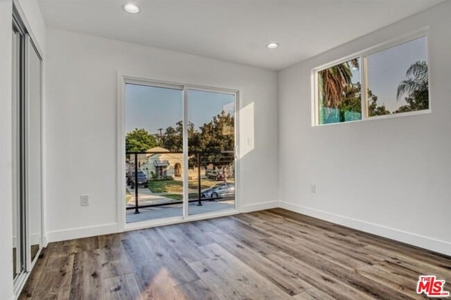 Building Photo - 2419 Cochran Ave