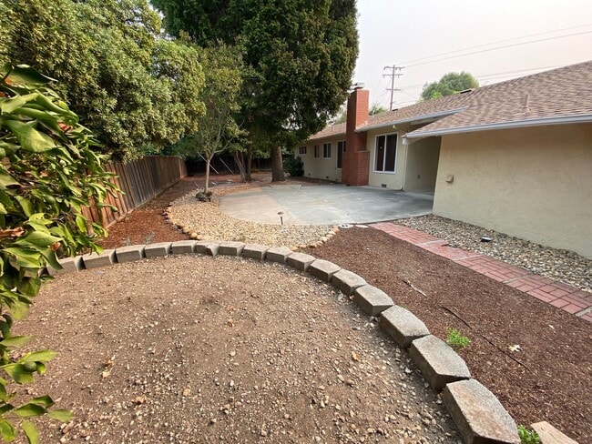 Building Photo - 3 Bed 2 Bath, Single Family Home In Walnunt Creek