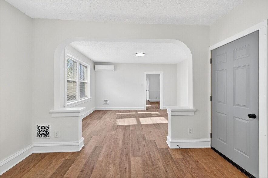 Building Photo - 5803 S Kingshighway Blvd