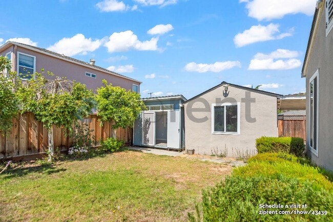 Building Photo - 1697 140th Ave
