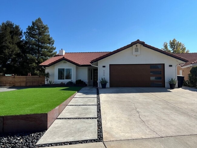 Building Photo - 946 St Ann Dr