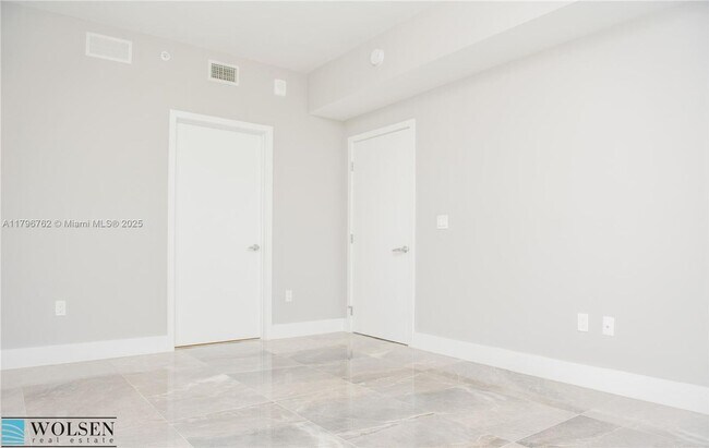 Building Photo - 16385 Biscayne Blvd