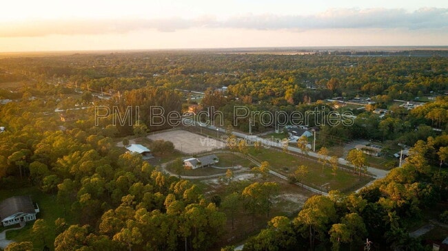 Building Photo - 18080 Sycamore Dr W