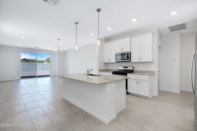 Building Photo - 30450 Sage St