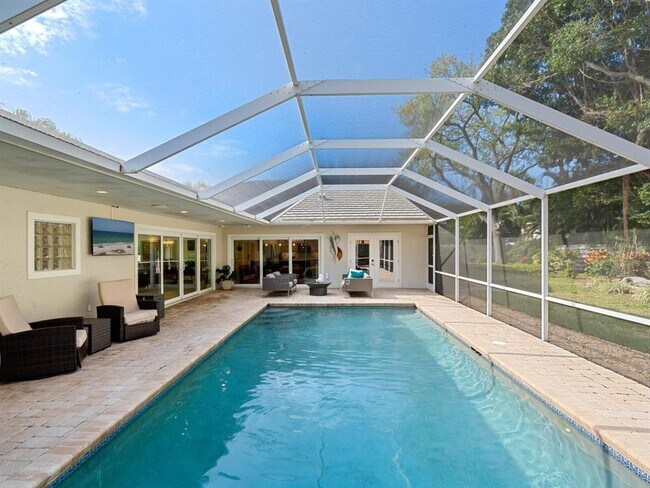 Building Photo - 606 Owl Way