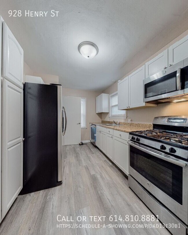 Building Photo - 928 Henry St