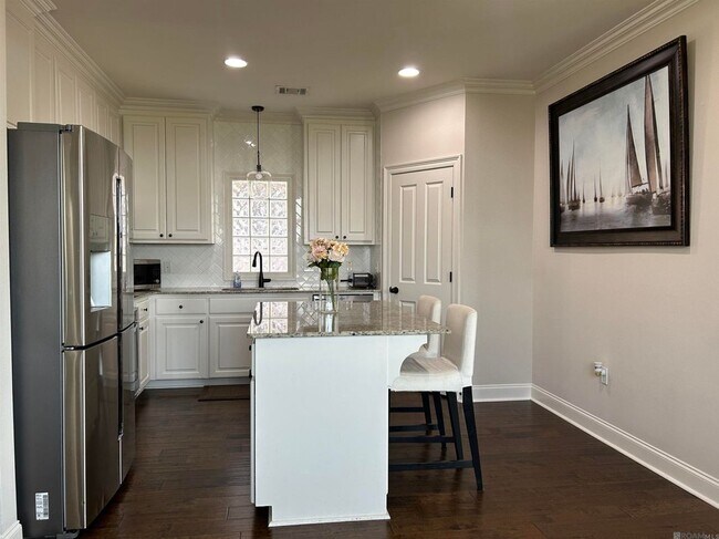 Building Photo - 13965 Lexington Park Dr