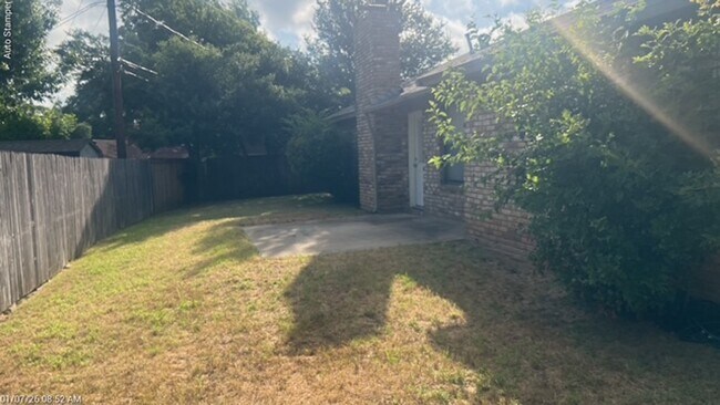 Building Photo - 3700 Dauphine Ct