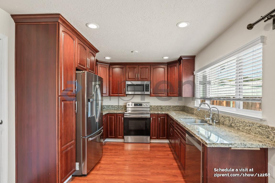 Building Photo - 3418 Sagewood Ln