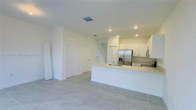 Building Photo - 2621 SE 27th Dr