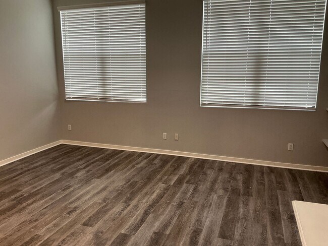 Building Photo - 3 Bedroom 3 Bath Townhouse Style Condo at Depot Walk in Orange